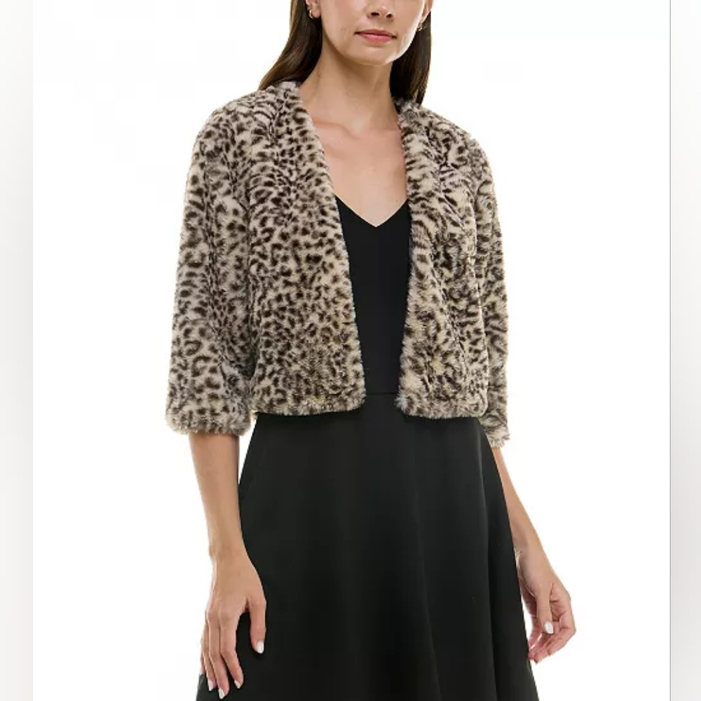 Women's clothing (692)